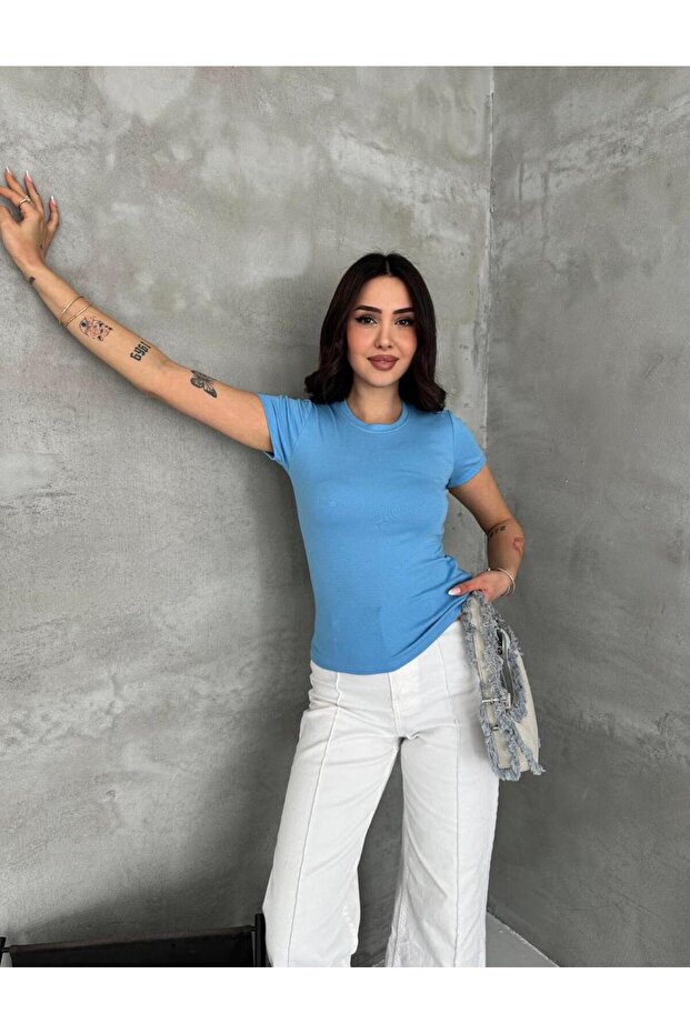 Women's Blue Crew Neck Short Sleeve T-Shirt with Stretch Fabric