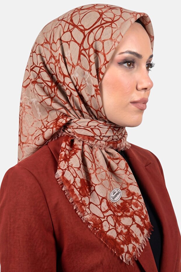 وشاح قطني مزخرف باللون البيج والبرتقالي للنساء