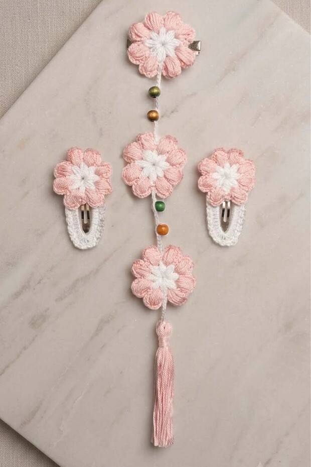 Hand Knitted 3-Piece Daisy Patterned Bow and Clasp Set