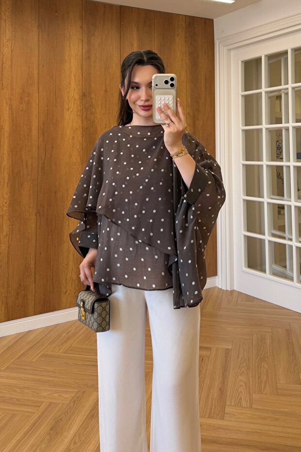 عباءة منقطة طائرة