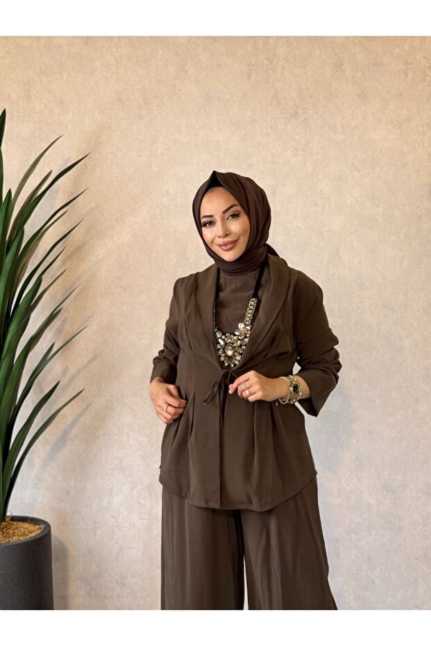 22889 بدلة برباط أمامي باللون البني