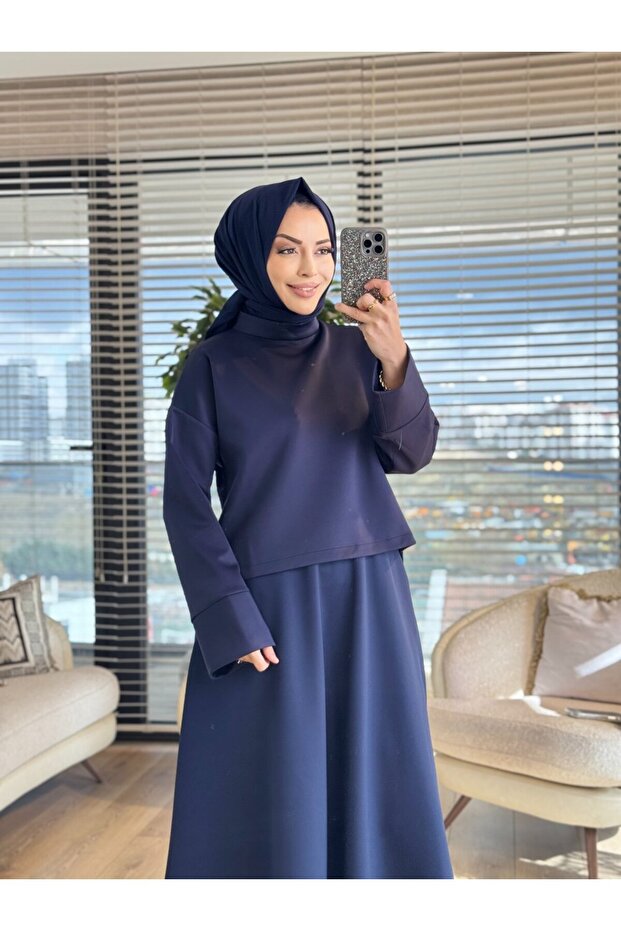 24381-1 بلوزة بأكمام سميكة باللون الأزرق الداكن
