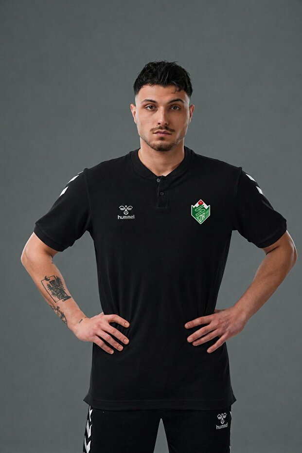 Iğdır FK أرمين بيبي ياكا أسود