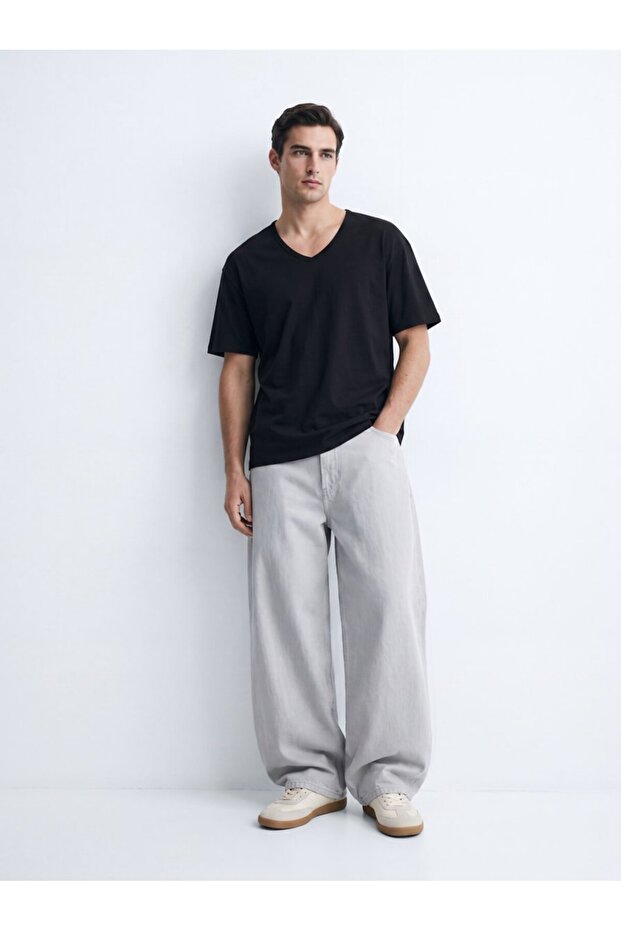 V-Neck Basic Black T-Shirt