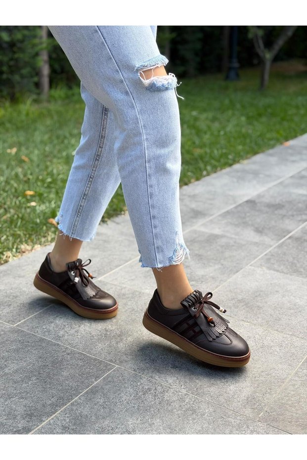Brown Leather Tasseled Women's Casual Sneakers