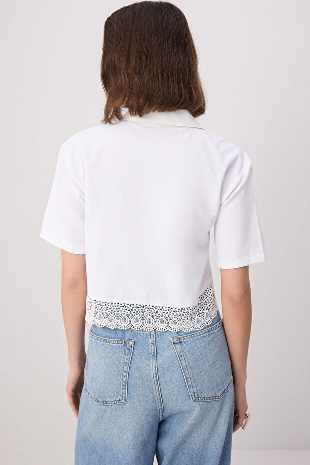 Beyaz Dantel Garnili Crop/Kısa Kesim Gömlek TWOSS26GO00195 - 4