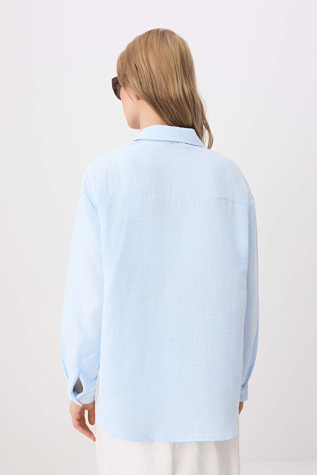 Açık Mavi Yumuşak Tuşeli Oversize Müslin Gömlek TWOSS26GO00159 - 4
