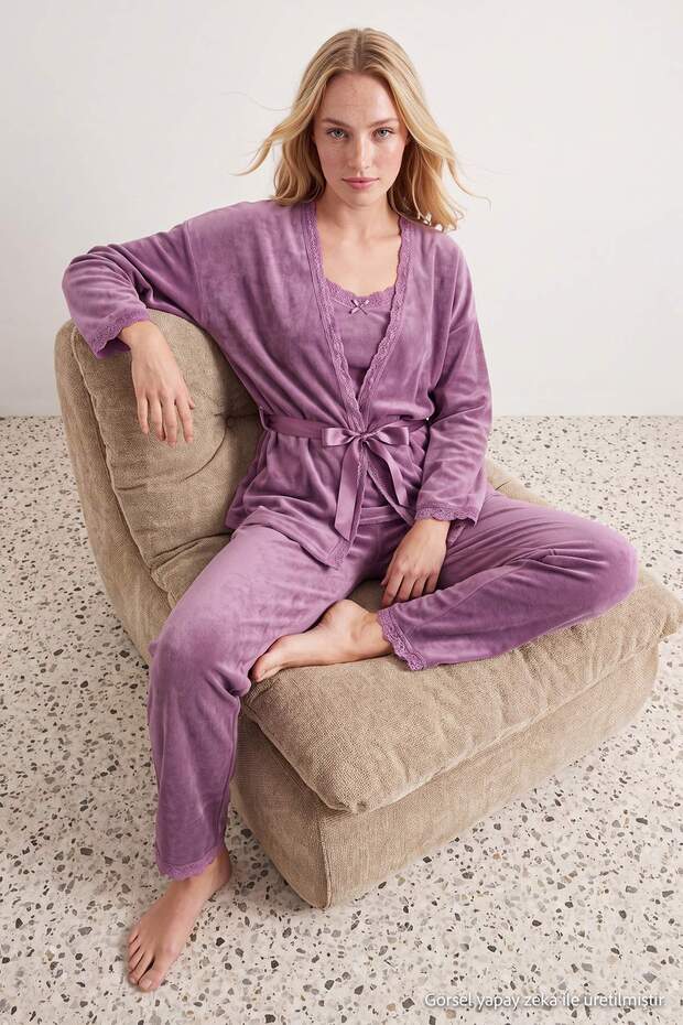 Lila 3'lü Çeyiz Seti Dantel Detaylı Kadife Örme Sabahlık+Pijama TakımıTHMAW26PT00191