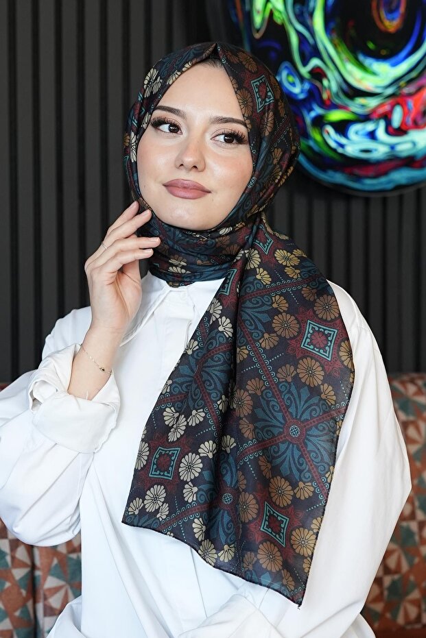 شال قطني ناعم بنمط زهور باللون الأخضر الداكن