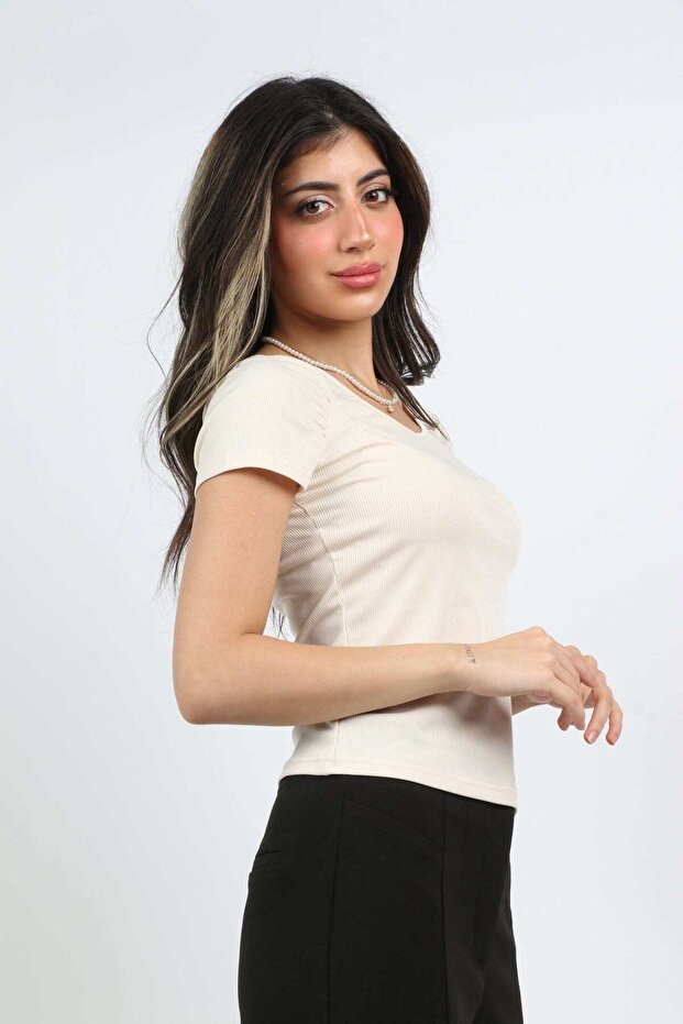 بلوزة سادة بأكمام قصيرة - 3