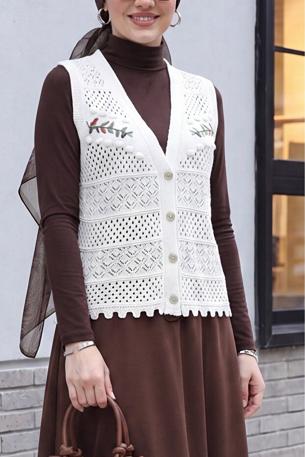 Leaf Embroidered Openwork Pompom Knitwear Vest -Ecru