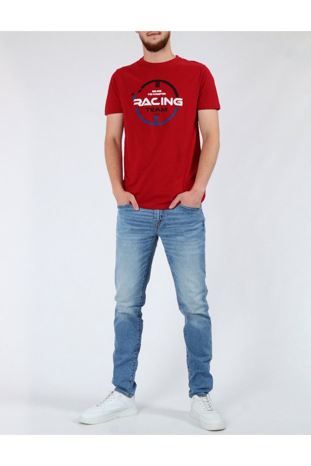 Tricou, Rosu