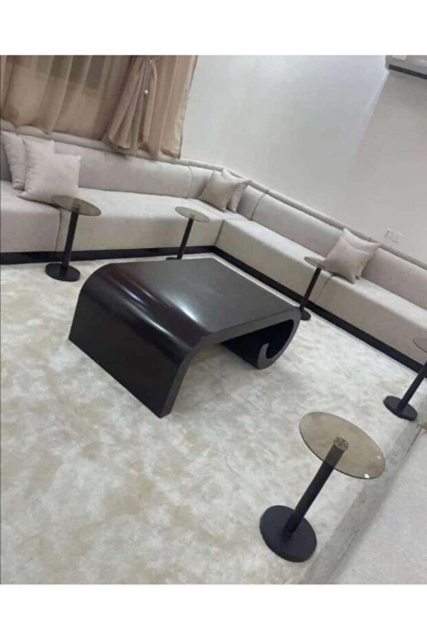 طاوله قهوه خشب اسود مع اربع خدمات قواعد حديد