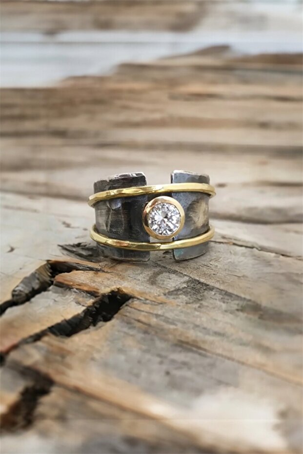 Women's Bohemian Style Antique Textured Single Stone Ring - Retro Vintage Design
