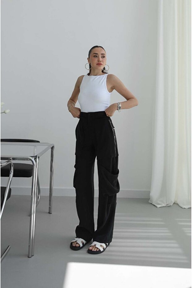 Black Pants with Pocket and Zipper Detail