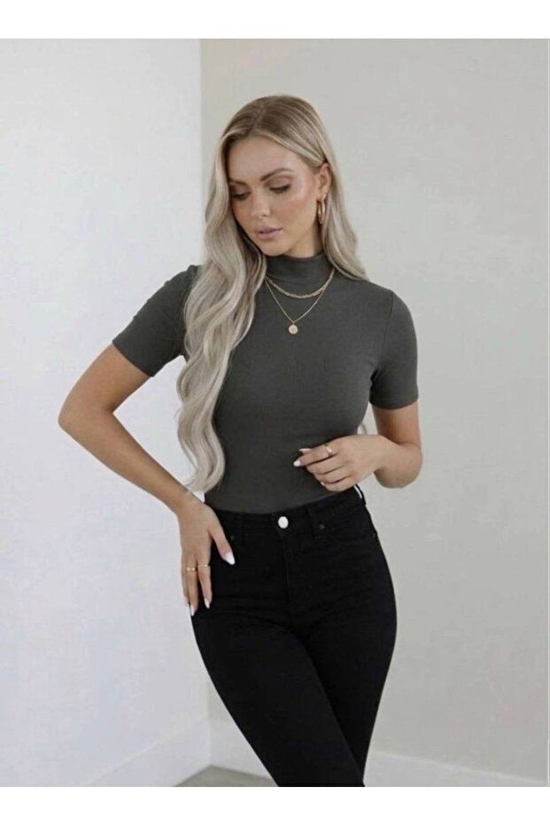 بلوزة نسائية من الفيسكون بياقة نصف دائرية وأكمام نصفية