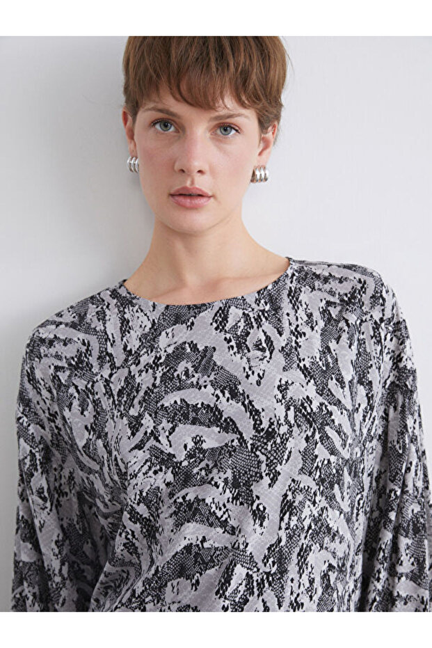 Crew Neck Patterned Blouse - 3