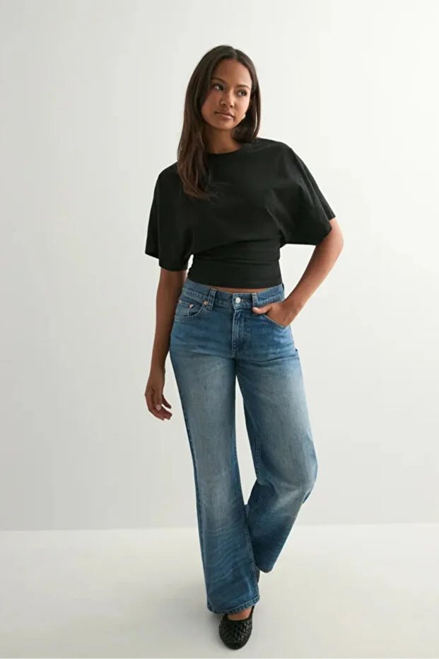 Natural Viscose Blouse with Wide Sleeves and Fitted Waist