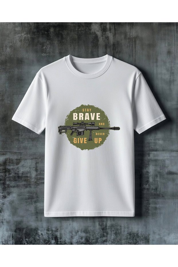 تي شيرت مطبوع عليه عبارة "Stay Brave Tufek" كبير الحجم