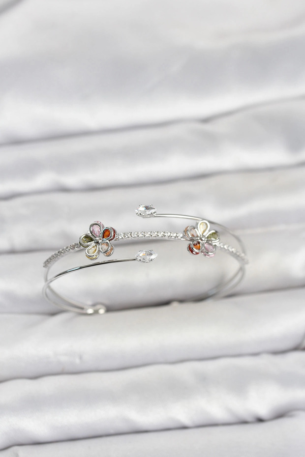 Silver Color Brass Zircon Stone Flower Model Women's Bracelet