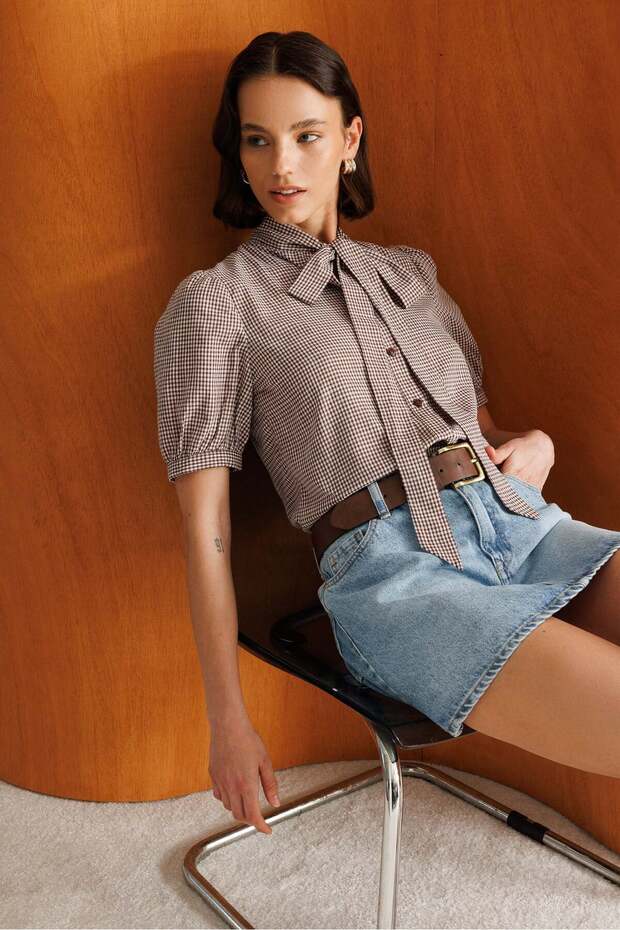 4900 Women's Gingham Patterned Scarf Collar Balloon Sleeve Shirt Brown