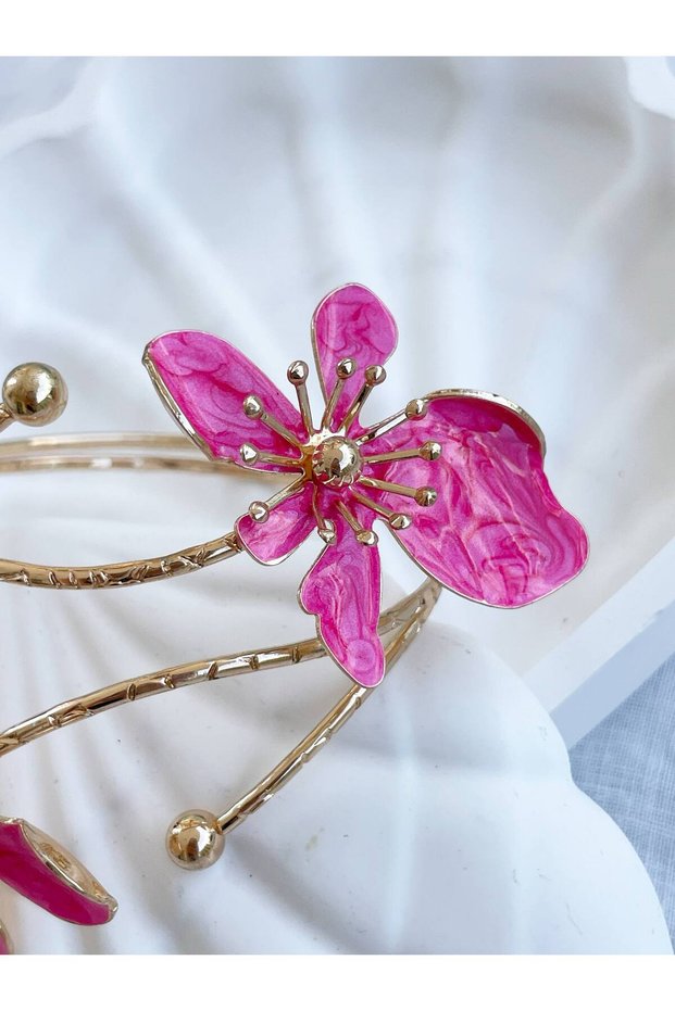 Adjustable Shiny Enamel Floral Design Trendy Women's Bracelet And/Or Bangle