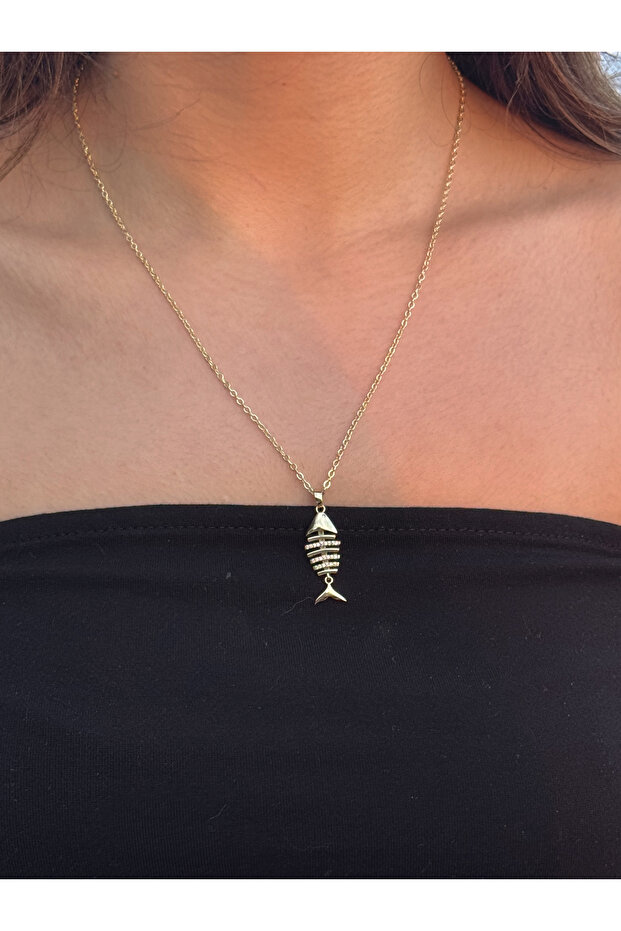 Stone Detailed Non-Tarnishing Fish Pendant Gold Color