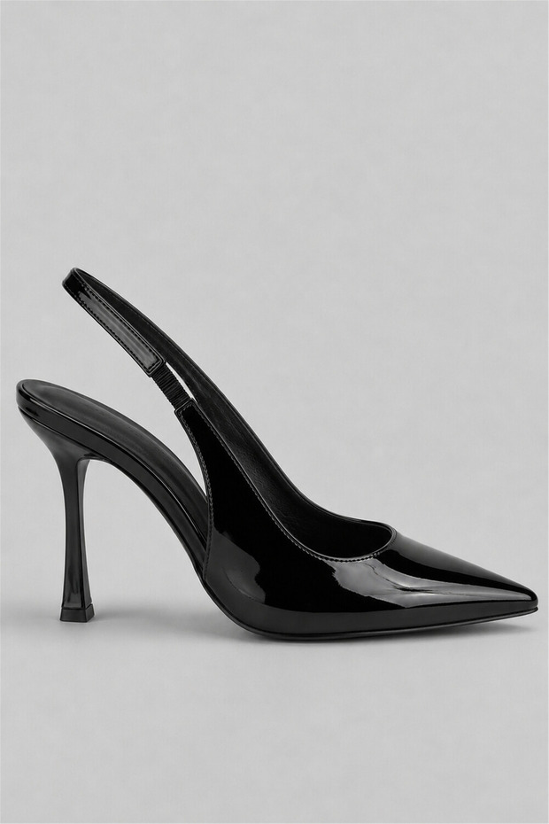 حذاء بكعب Slingback باللون الأسود