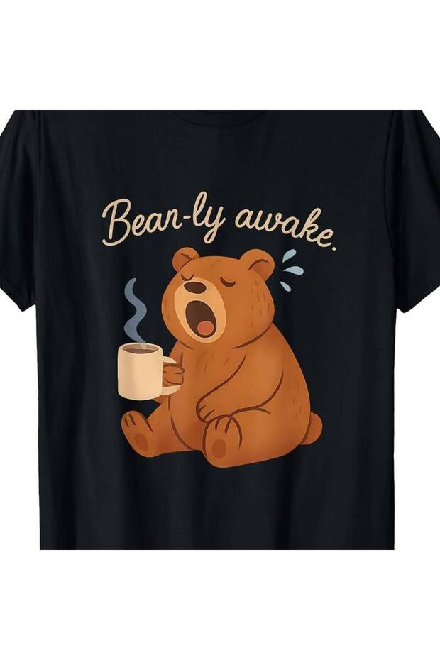 تي شيرت بتصميم دب مضحك من Bear-ly Awake