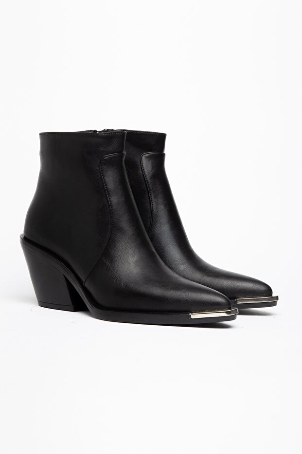 Black Matte Leather Flat Zippered Metal Toe Western Cowboy Short Ankle Boots