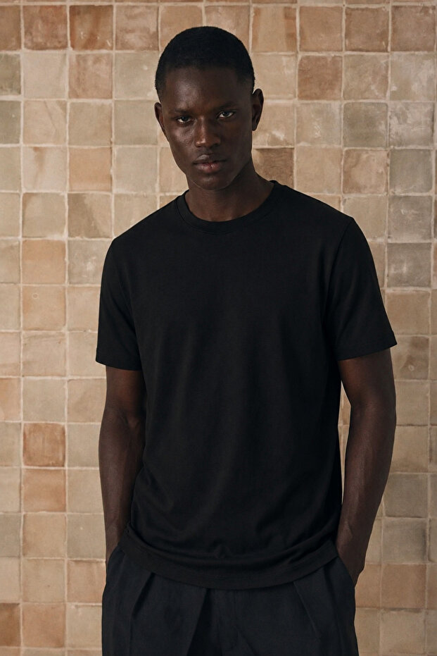 Men's Classic Relaxed Fit Black T-Shirt