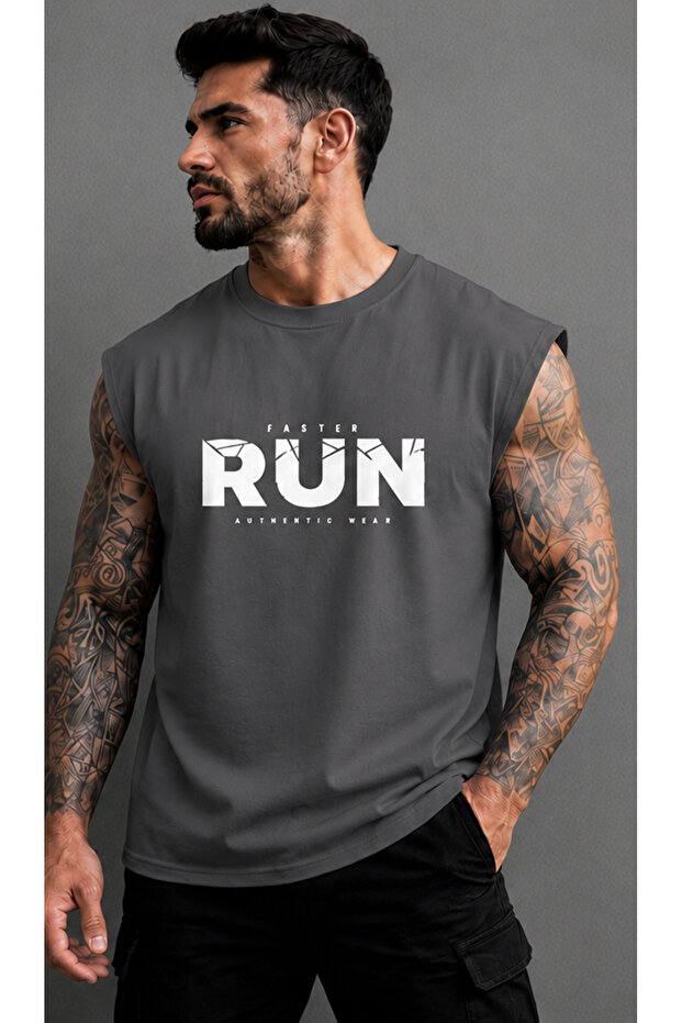 تي شيرت رجالي مطبوع عليه FASTER RUN بدون أكمام (100% قطن)