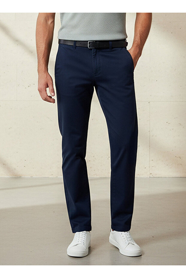 BELTED CHINO