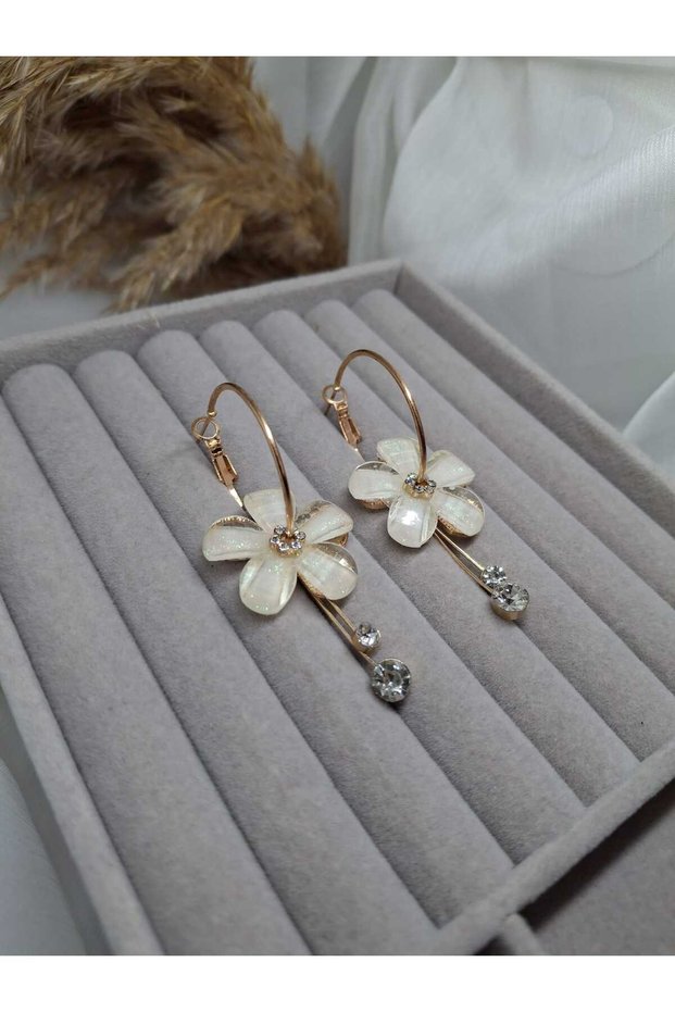 Pearl Flower Earrings Elegant Floral and Gemstone Design Golden Flower Radiance