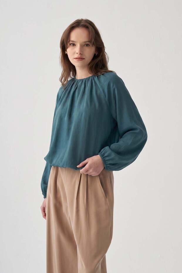 Green-Collar Gathered Blouse