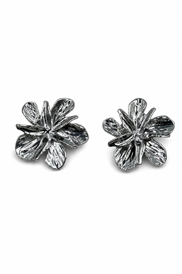 Stylish Design Women's Earrings with Floral Motifs - Ideal Accessory for Everyday and Special Occasions