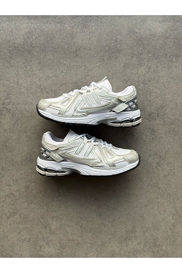 Silver Casual N906A Sneaker