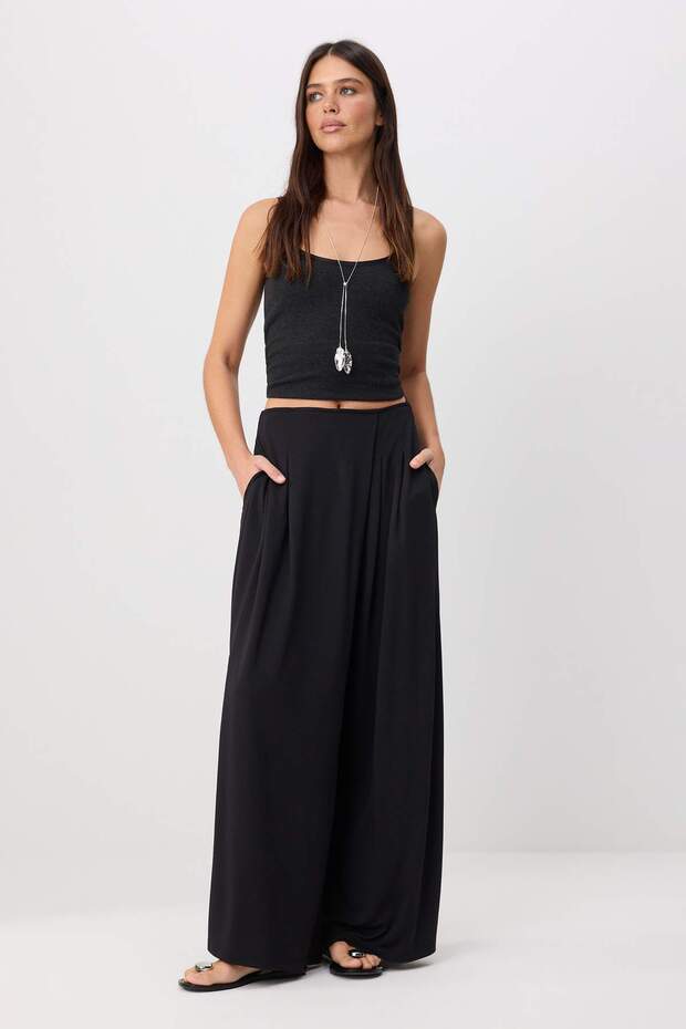 Siyah Pile Detaylı Geniş Paça Yumuşak Kumaş Örme Pantolon TWOSS26PL00186
