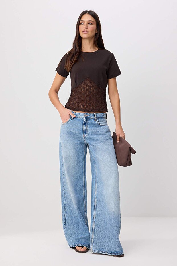 Kahverengi Düz Fitted Bisiklet Yaka Kısa Dantel Detaylı Crop Pamuk Ribana Örme Bluz TWOSS26BZ00726 - 2