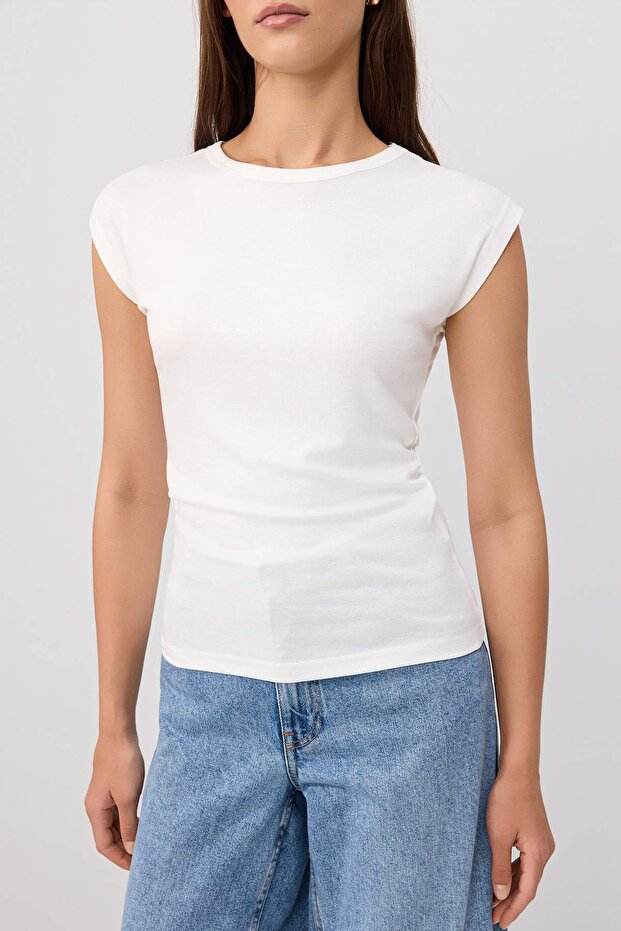 Siyah-Ekru Fitted/Vücuda Oturan Ay Kol Kısa Kollu Yumuşak Örme Bluz TWOSS26BZ01016 - 3