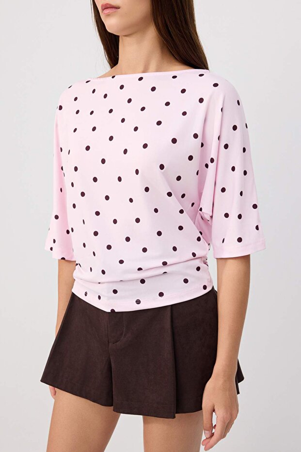 Pembe Puantiyeli Regular/Normal Kalıp Kayık Yaka Soft Touch Örme T-shirt TWOSS26TS00300 - 3