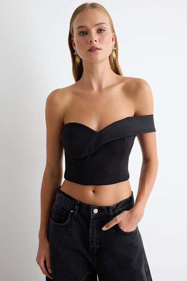 Siyah Dokuma Saten Detaylı Crop Büstiyer TPRAW27BS00005