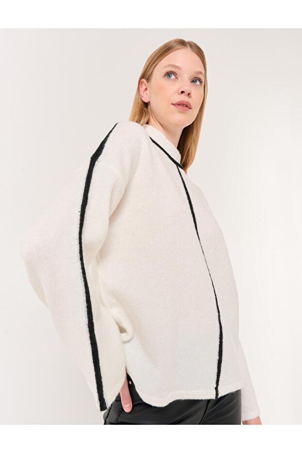 White Loose Cut Long Sleeve Turtleneck Knitwear Sweater