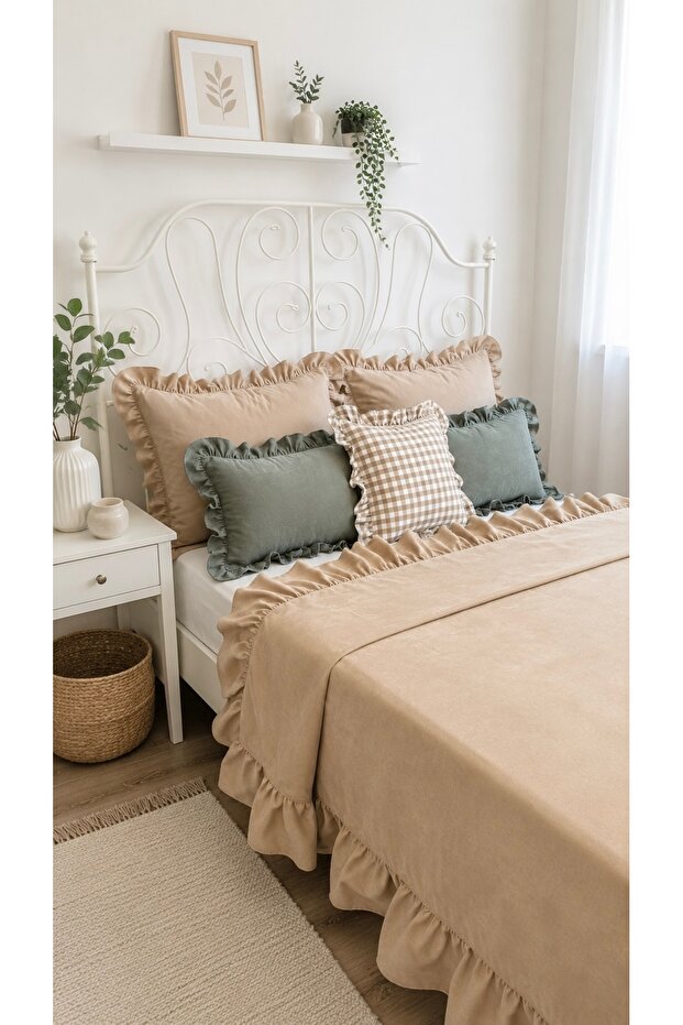 Frilly Beige Bedspread Double - 2
