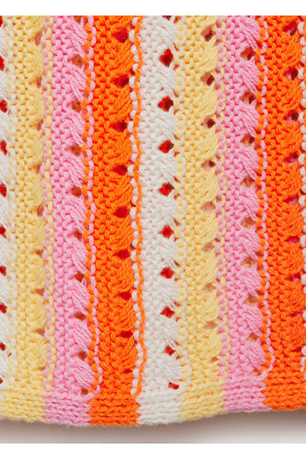 Gestreifter, perforierter Strickpullover - 5