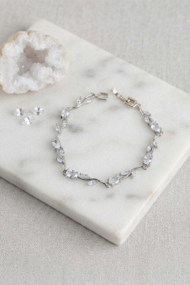 Brass Silver Color Zircon Stone Flower Model Women's Bracelet