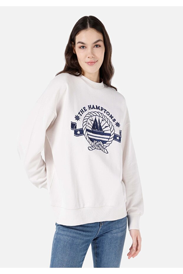 سويت شيرت أبيض مطبوع للنساء من Comfort Fit