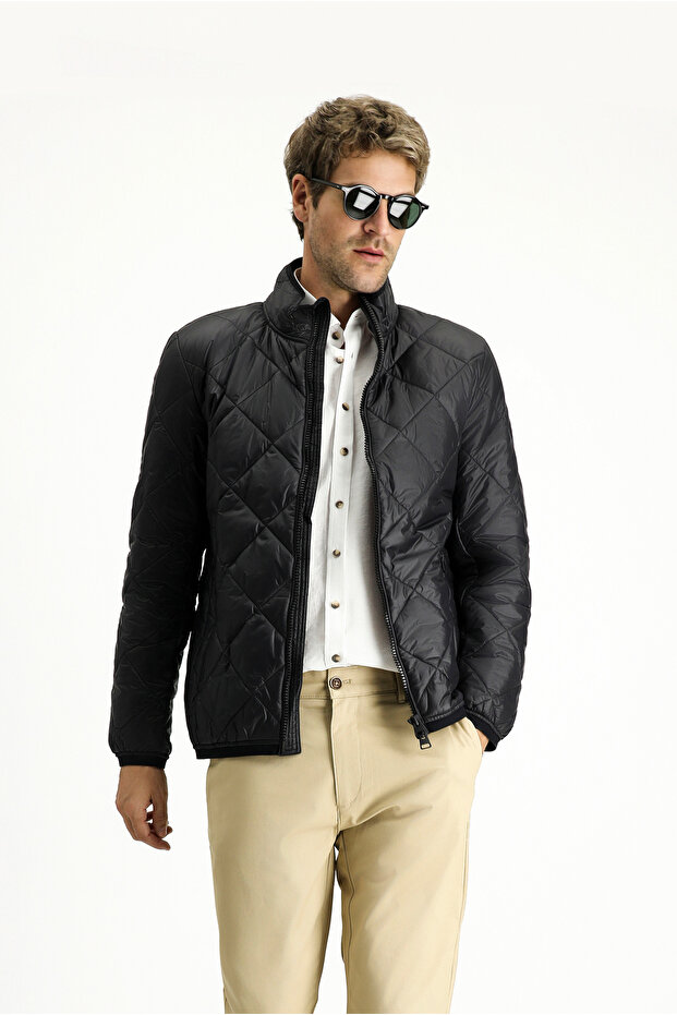 Windproof Quilted Sports Coat with Stand Collar and Zippered Pockets