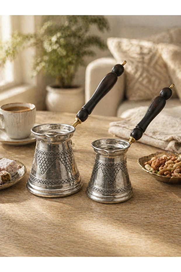 طقم من 2 قطعة من أواني القهوة النحاسية السميكة ذات النقوش التقليدية، أواني القهوة التركية التقليدية