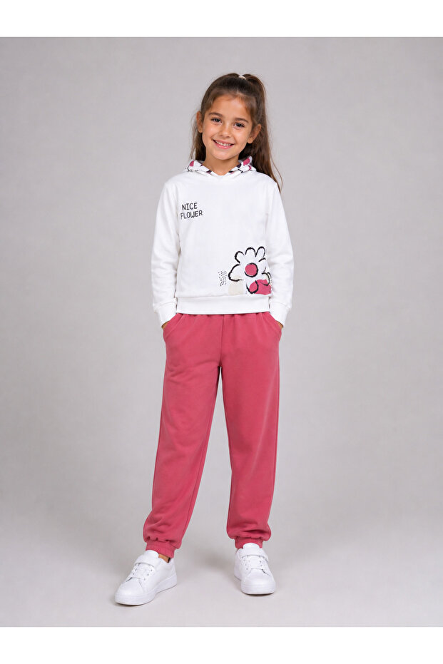 Girl's Two-Thread Seasonal Outfit with Elastic Waist and Elastic Cuffs.